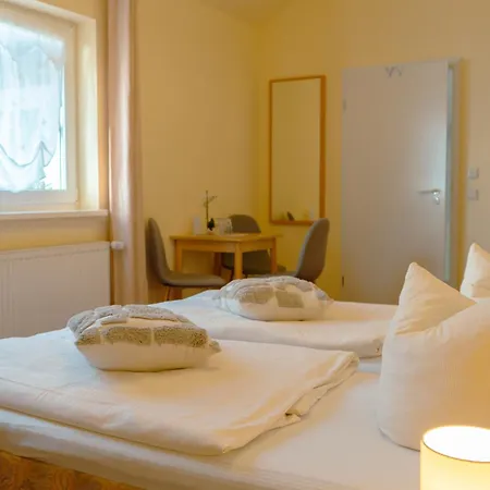 Gasthuis Hotel-pension Lender 2*